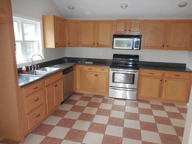 KITCHEN WITH STAINLESS APPLIANCES