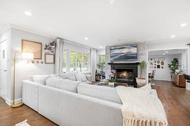 124 W Old Elm Rd, Lake Forest, IL 60045 - photo 3