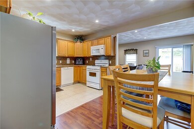 73 Fessenden St, Warwick, RI 02886 - photo 5