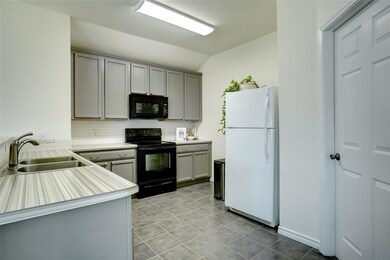 2704 Clubhouse Dr, Denton, TX 76210 - photo 5