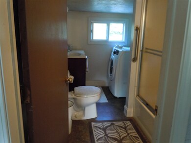 Bath with Laundry
