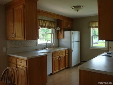 1377 Moll St, North Tonawanda, NY 14120 - photo 3