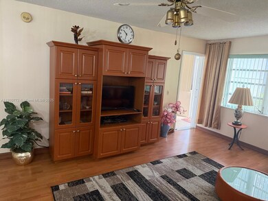 410 SE 2nd St unit 105, Hallandale Beach, FL 33009 - photo 4