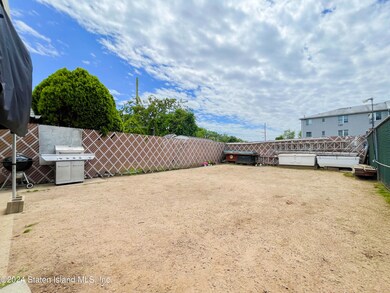 22 Spratt Ave, Staten Island, NY 10306 - photo 4