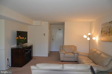 39 Canterbury Square unit 202, Alexandria, VA 22304 - photo 3