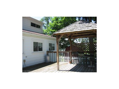 16 X 20 DECK WITH PAVILION BUILT IN - VIEW OF EXT 
