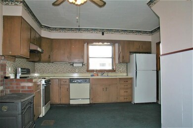 399 Spring St, Saint Johnsbury, VT 05819 - photo 5