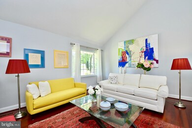 8634 Reseca Ln, Springfield, VA 22152 - photo 3