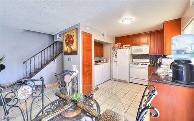 1500 Hialeah Dr unit C, Las Vegas, NV 89119 - photo 4