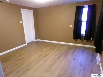 1118 Bell St, Beatrice, NE 68310 - photo 4