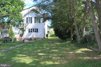 132 W Mcclure St, New Bloomfield, PA 17068 - photo 3