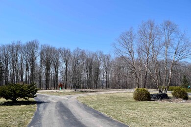 548 Ridgefield Rd, Shelburne, VT 05482 - photo 2