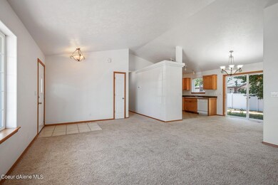 Livingroom to Kitchen
