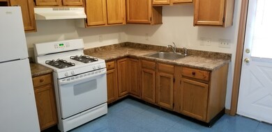 72 Washburn St unit B, Springfield, MA 01107 - photo 3