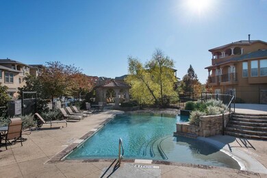 Relax in this luxurious pool in a beautiful settin
