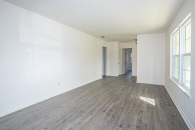 75 7th living-dining