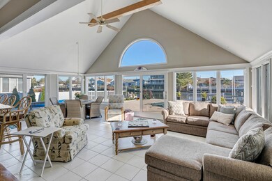 208 Curtis Point Dr-large-029-13-4M3A383