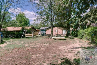 211 Hickerson Ave, Wake Village, TX 75501 - photo 5