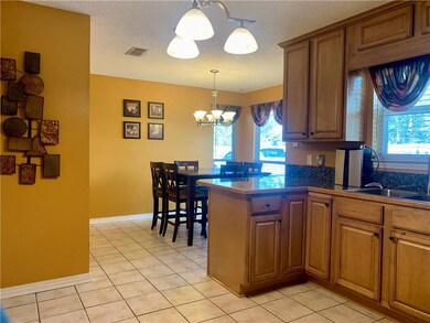 Breakfast and kitchen