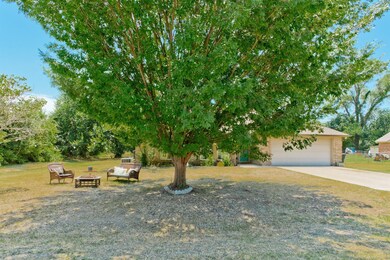 1302 Hutchins Ln, Springtown, TX 76082 - photo 2