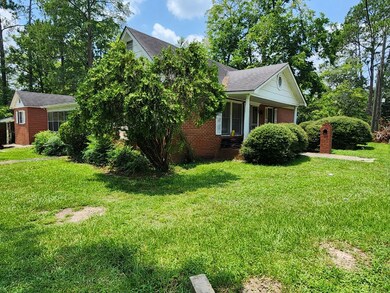 515 E Chattahoochee St, Fitzgerald, GA 31750 - photo 2