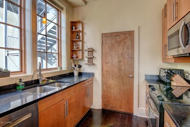801 N 4th St Unit 406-large-003-23-DSC 7