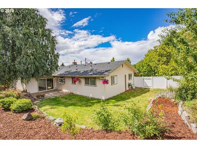 1506 E 19th St, the Dalles, OR 97058 - photo 5