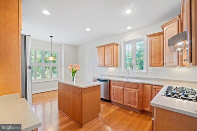 6921 Netherstone Ct, Gainesville, VA 20155 - photo 4