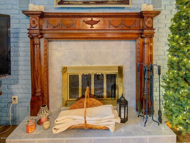 235 Riveredge Ct Point-large-009-014-Fir