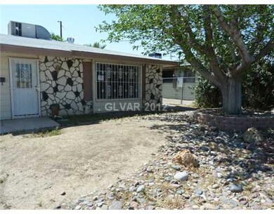 Yard/Garden. FRONT