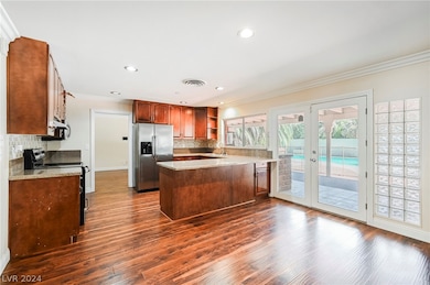 4240 E Pinecrest Cir, Las Vegas, NV 89121 - photo 5