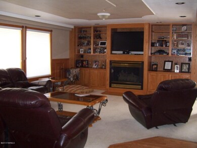 312 S Holly Dr, Moxee, WA 98936 - photo 7