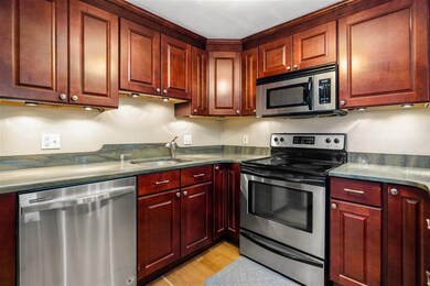 140 Cass St unit 6, Portsmouth, NH 03801 - photo 4