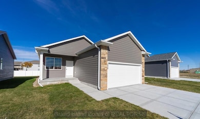 1038 Vandervoort Ave, Grand Island, NE 68801 - photo 2