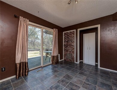  
14 Merritt Dr, Bella Vista, AR 72714