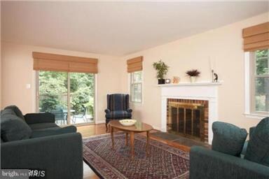 11310 Empire Ln, Rockville, MD 20852 - photo 4