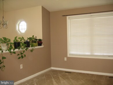 119 Freight Car Cir, Bunker Hill, WV 25413 - photo 5