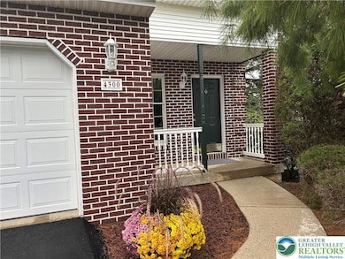 4300 Laurel Ct, Bethlehem, PA 18020 - photo 3