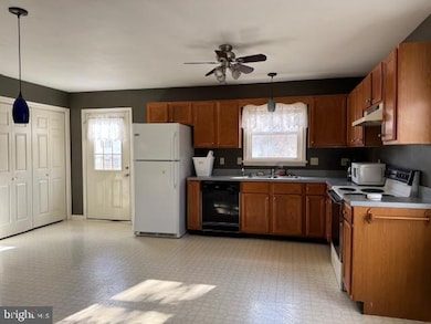 36 Arbutus Ln, Martinsburg, WV 25405 - photo 4