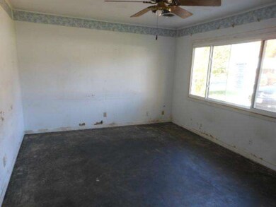 1061 Vincent St, Findlay, OH 45840 - photo 2