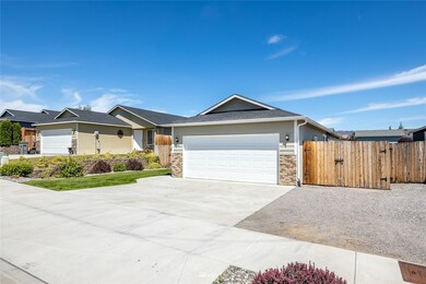 549 N Montclair Ave, East Wenatchee, WA 98802 - photo 2