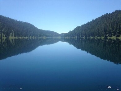 Close to Wade Lake