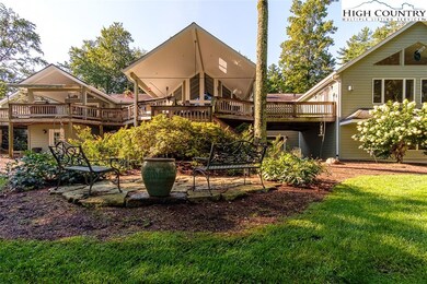 Enjoy this tranquil setting!
