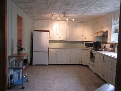 170 Kendall St, Franklin, NH 03235 - photo 4