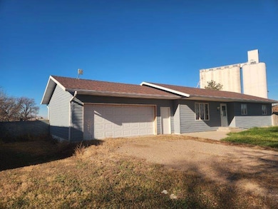 306 Robinson St, Grant, NE 69140 - photo 4