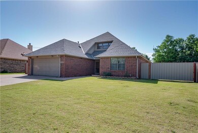 2424 E Hills Dr, Moore, OK 73160 - photo 5