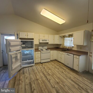 2010 Rudy Serra Dr unit B, Sykesville, MD 21784 - photo 6