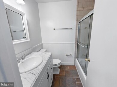 2502 Woodcutter Ct, Reston, VA 20191 - photo 6