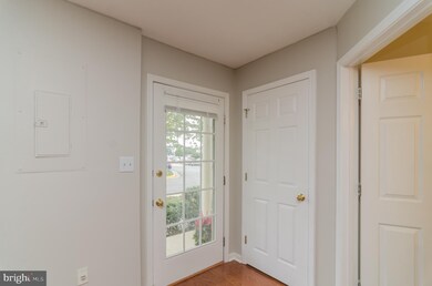 8316 Duck Hawk Way unit 9, Lorton, VA 22079 - photo 3