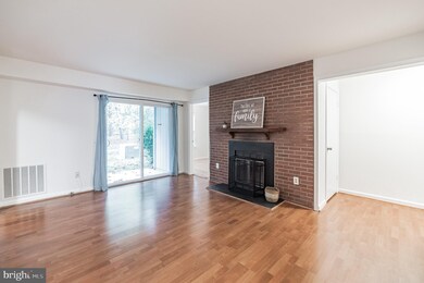 20229 Shipley Terrace unit 3-B-101, Germantown, MD 20874 - photo 3